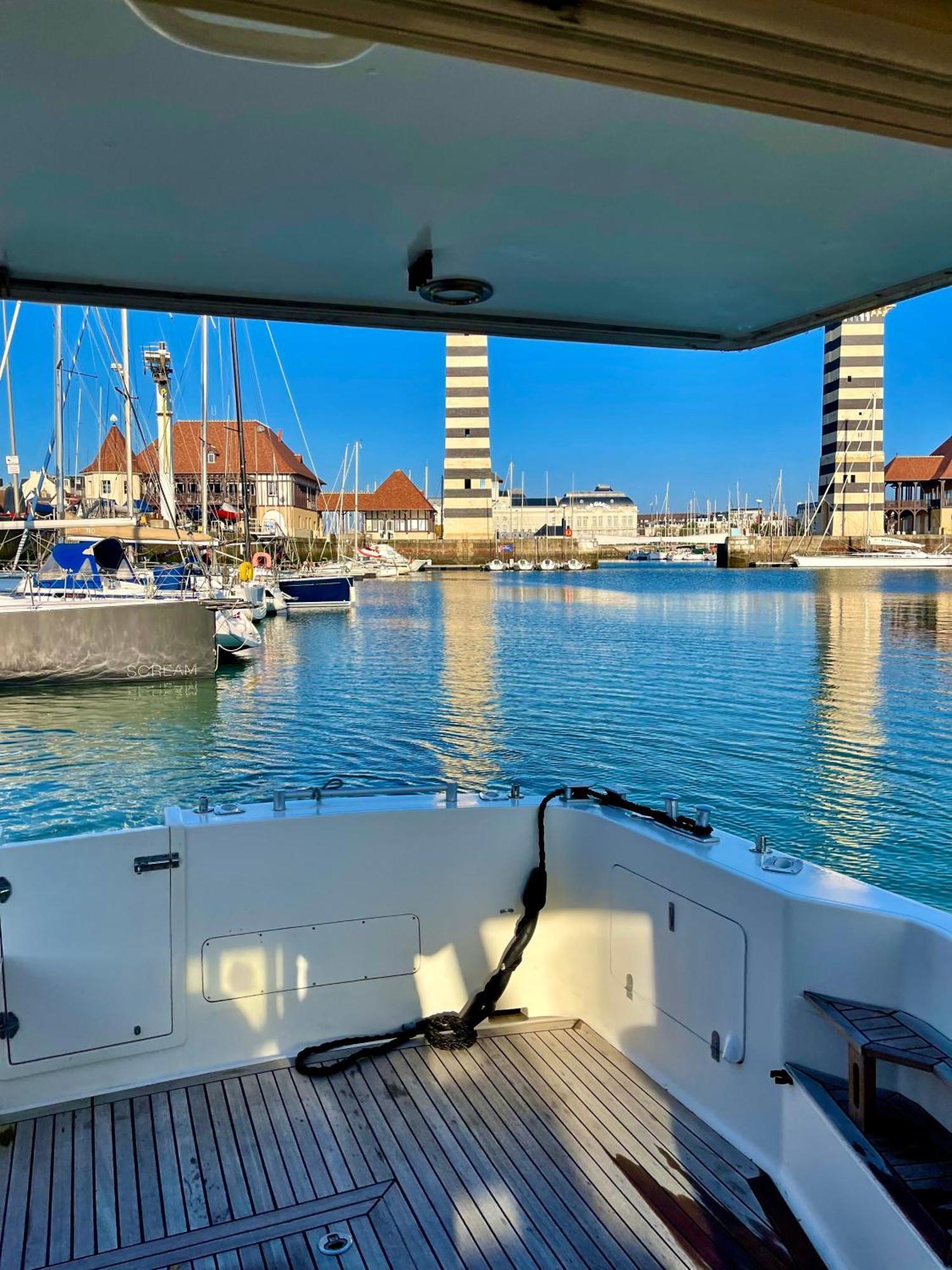 Yacht Deauville Exterior photo